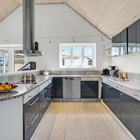 Beautiful In With House Sea View *
