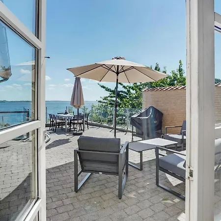 Beautiful In With House Sea View *