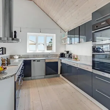 Beautiful In With House Sea View Holiday home